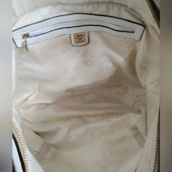 💯 Authentic MCM White Shoulder Bag with Monogram Pattern - Picture 3 of 10